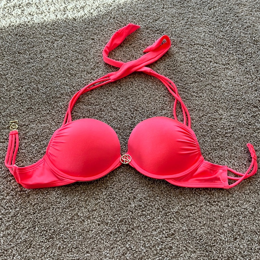 Victoria’s Secret bombshell bikini top
